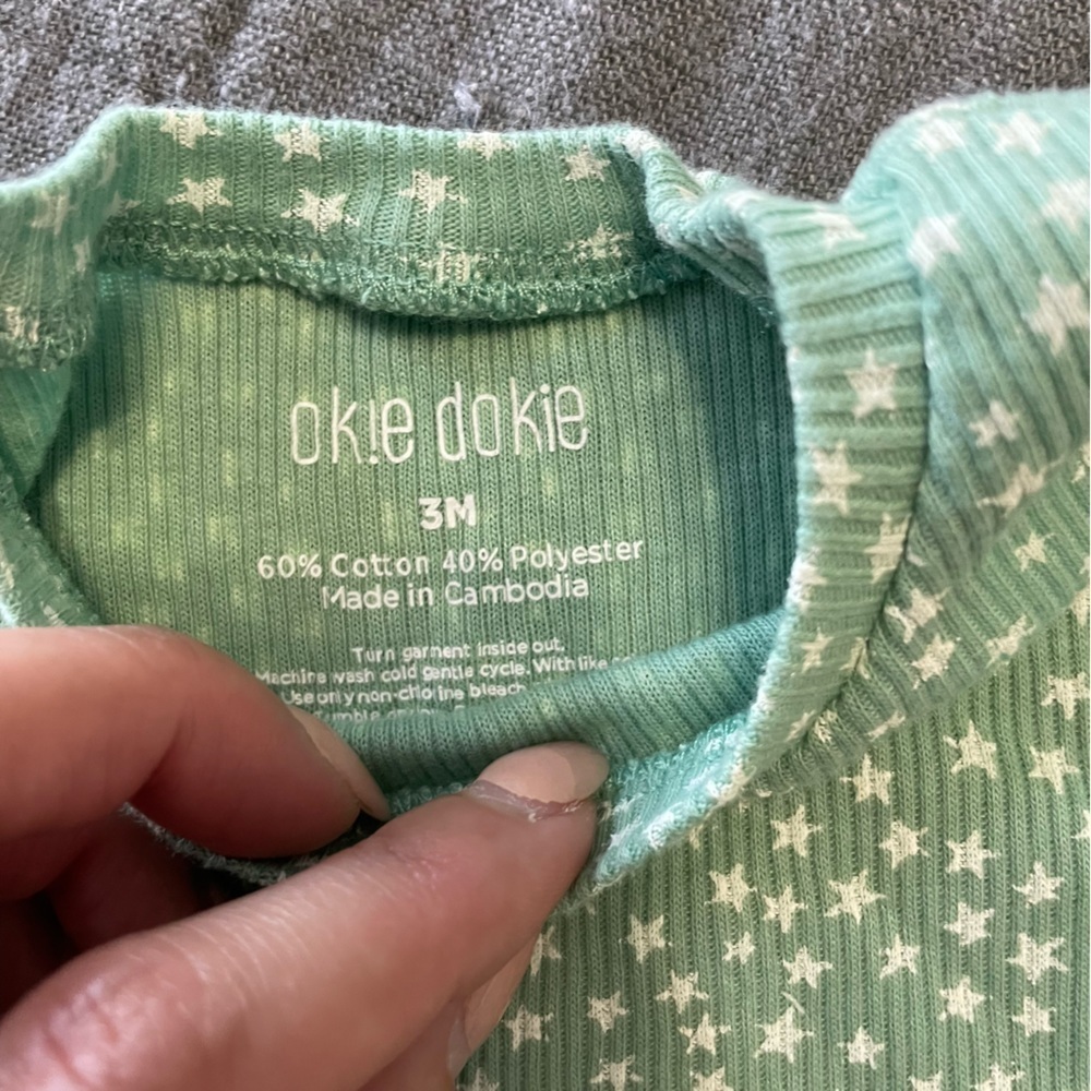 Set of dresses 1 is NB 1 is 3months EUC​​​​​​​ - Picture 4 of 6